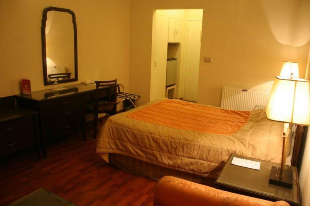Carlton Tower Hotel Lahore Bilik gambar
